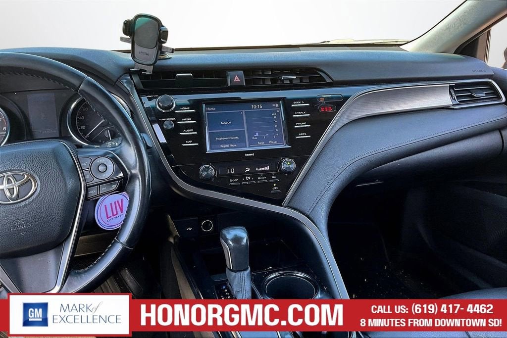 2020 Toyota Camry SE