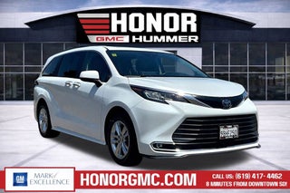 2022 Toyota Sienna XLE